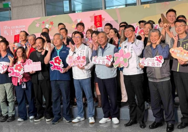 萬金杜鵑攝影展市府大廳並規劃七座杜鵑花藝主題展　副市長劉和然頒獎力挺在地美學