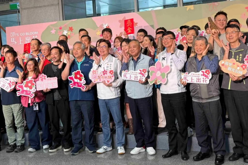 萬金杜鵑攝影展市府大廳並規劃七座杜鵑花藝主題展　副市長劉和然頒獎力挺在地美學