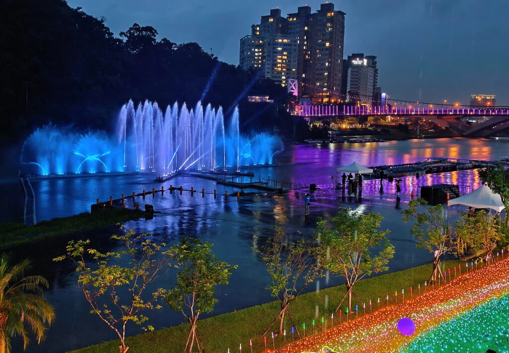 新北浪漫夜景在碧潭　水舞結合新北幣好禮11日起登場　還有水上舞台拍照體驗