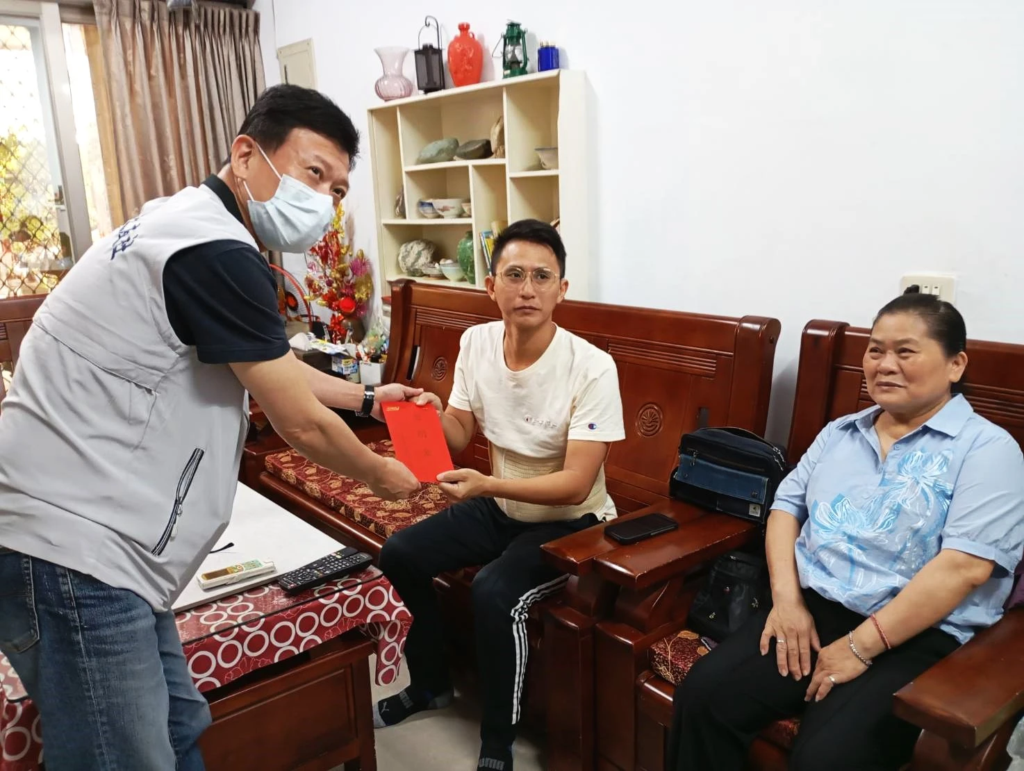 空軍上士捐肝救父　台南軍人服務站暖心關懷
