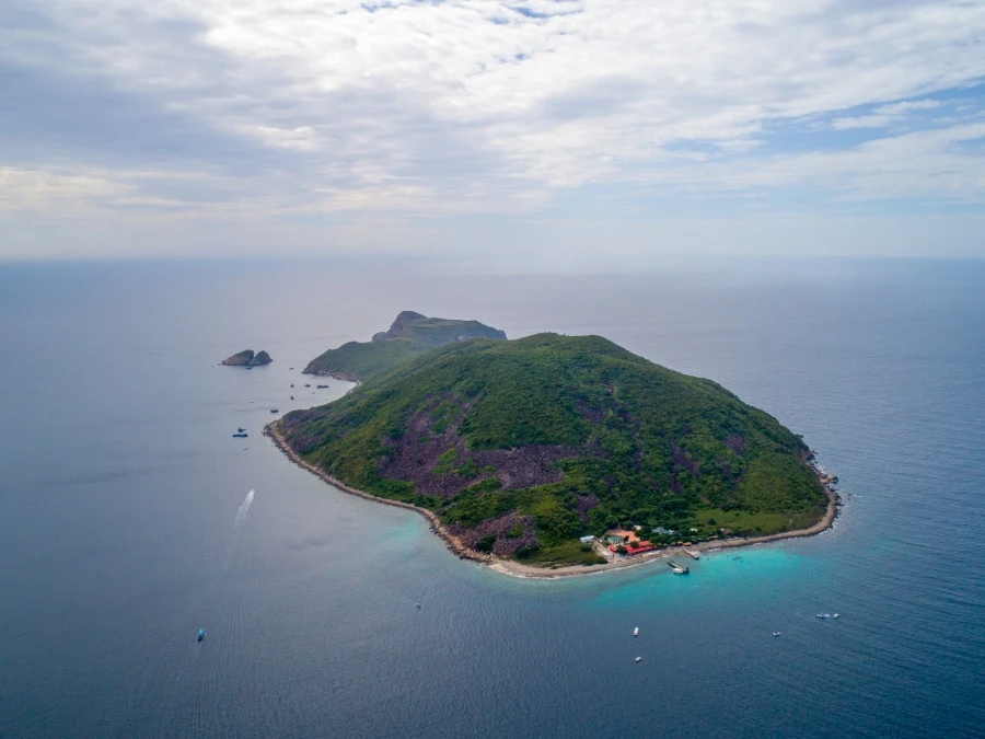 【越南芽莊自由行全攻略】小馬爾地夫避開人潮的慢活海島假期：私房景點、頂級泥浴、高CP值海景渡假村總整理