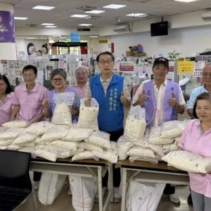 新北市板橋公所關懷弱勢　昨愛心白米送暖有8900弱戶受惠