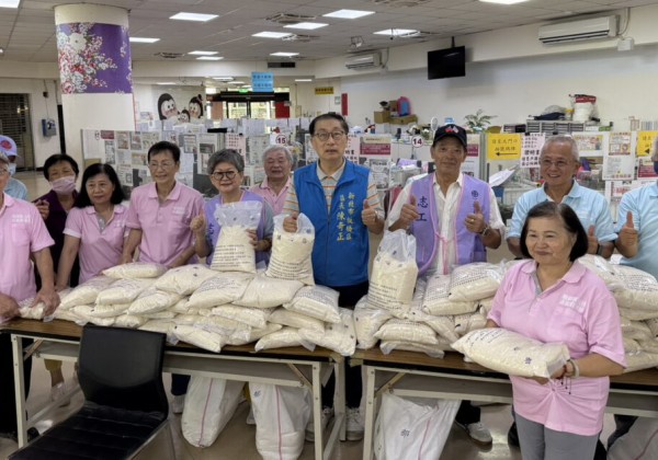 新北市板橋公所關懷弱勢　昨愛心白米送暖有8900弱戶受惠