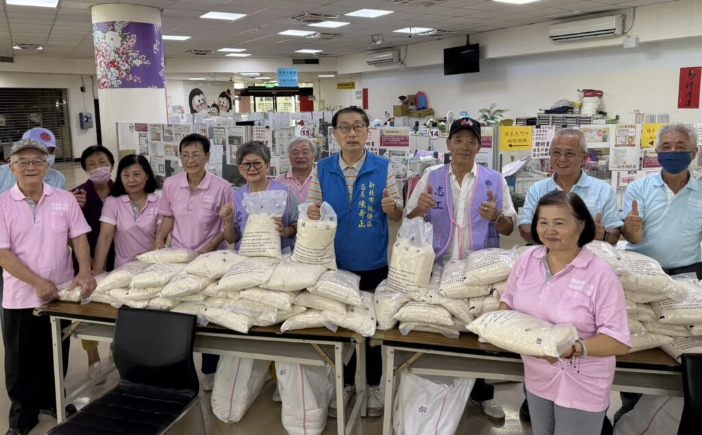 新北市板橋公所關懷弱勢　昨愛心白米送暖有8900弱戶受惠