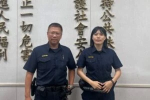 老翁深夜大雨迷失街頭  士林暖警即時照護送返家