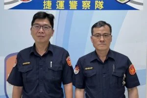 七旬老翁獨自徘徊捷運月臺  一張手寫字條成關鍵  捷警暖助兄妹團圓