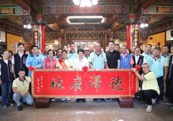 台中水安宮百年香火守護南屯   盧秀燕贈匾「德澤廣被」