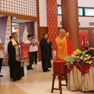 浴佛淨心迎佛誕靈鷲山聖山寺舉行浴佛節慶典　共沐佛恩、淨化身心