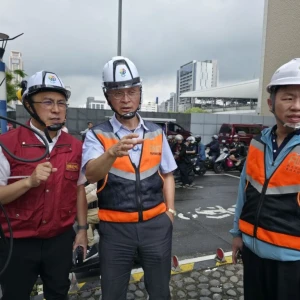 再犯！新莊天橋工程誤挖水管 雙北交通要道減壓供水