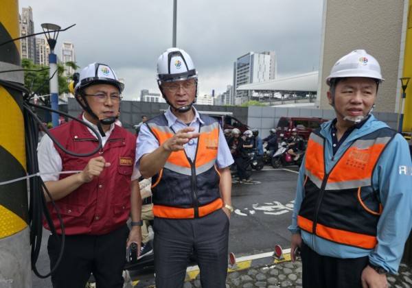 再犯！新莊天橋工程誤挖水管 雙北交通要道減壓供水