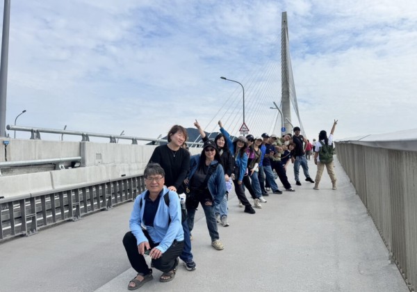 民眾搶先感受山海新地標魅力　淡江大橋主題遊程首發團熱鬧啟程