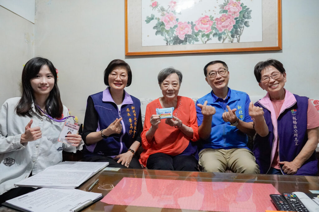新北配合中央辦理擴大獨居長輩訪查 6月起先訪75歲以上 訪員要遵守「二要三不」 新北配合中央辦理擴大獨居長輩訪查 6月起先訪75歲以上 訪員要遵守「二要三不」