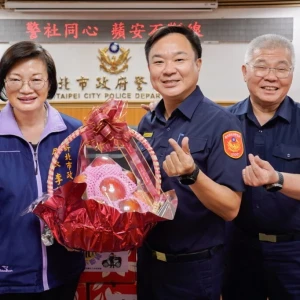 警察節前夕　新北社會局致贈蘋果表謝意　警社攜手守護市民共築更完善的社安網