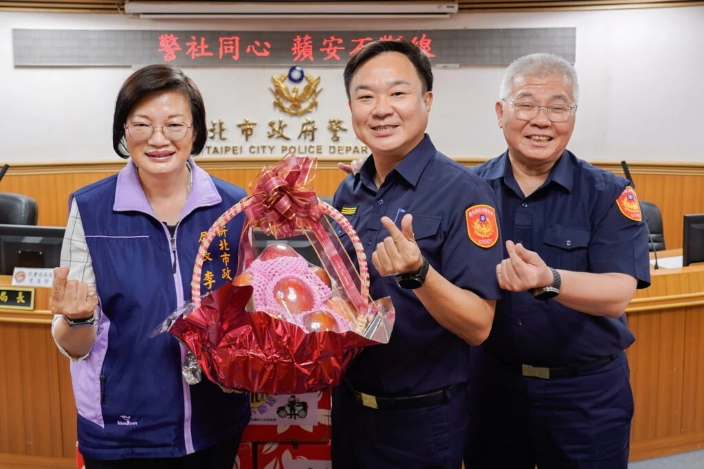 警察節前夕　新北社會局致贈蘋果表謝意　警社攜手守護市民共築更完善的社安網