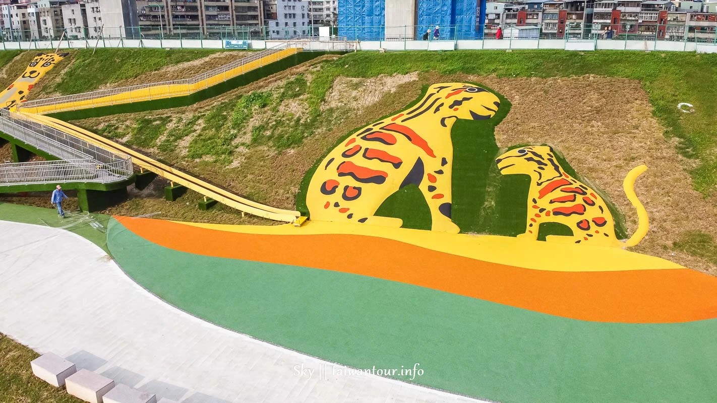 【新北大都會公園】一公頃艷紅花海大爆炸.親子景點 【新北大都會公園】一公頃艷紅花海大爆炸.親子景點