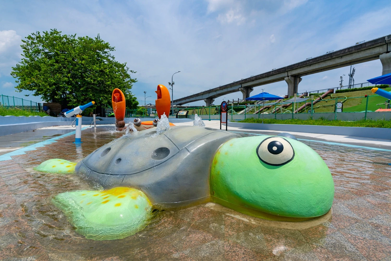 【熊猴森樂園】海世界水樂園.新北大都會公園親子.近捷運三重站 【熊猴森樂園】海世界水樂園.新北大都會公園親子.近捷運三重站