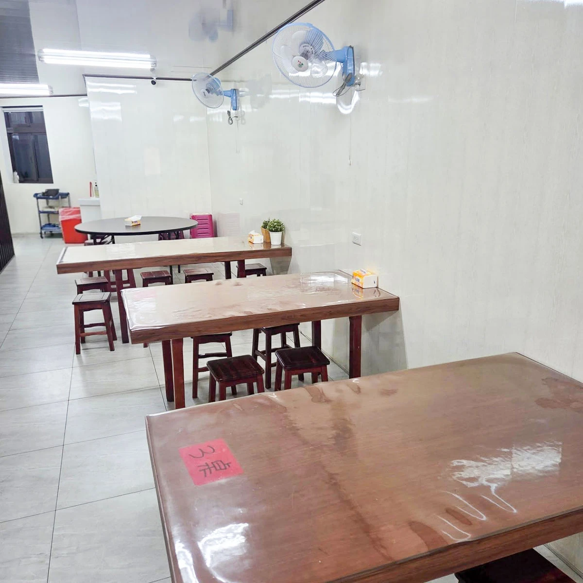 【小老闆海鮮料理代客料理(阿雪姨)】衝大溪漁港必吃！現撈海鮮、客製化現炒