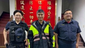 婦人夜晚迷途街頭  暖警即時協助平安返家