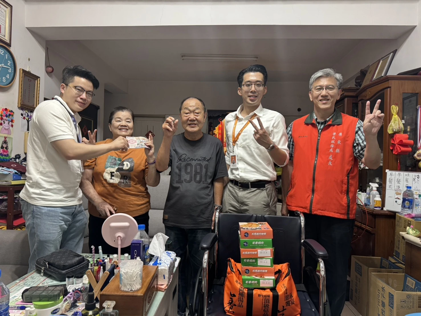 端午送暖!欣屏天然氣、外語吧、以諾法律事務所攜手關懷屏東榮民眷 端午送暖!欣屏天然氣、外語吧、以諾法律事務所攜手關懷屏東榮民眷