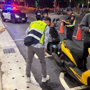 新北環警深夜鐵腕出擊　淡江大橋全時段科技執法搭配「閉鎖式路檢」 雙管齊下強力掃蕩噪音車