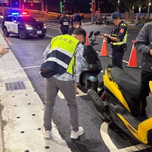新北環警深夜鐵腕出擊　淡江大橋全時段科技執法搭配「閉鎖式路檢」 雙管齊下強力掃蕩噪音車