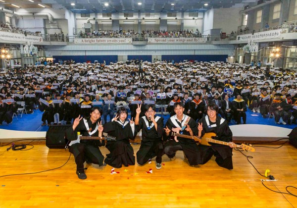 海大115級畢業典禮2,403人啟航 期勉學子勇於挑戰創新承擔