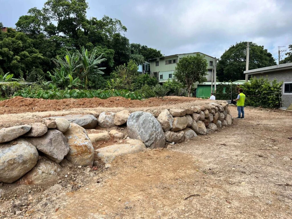 新北山坡地違規擋土牆 去年裁罰七十七件