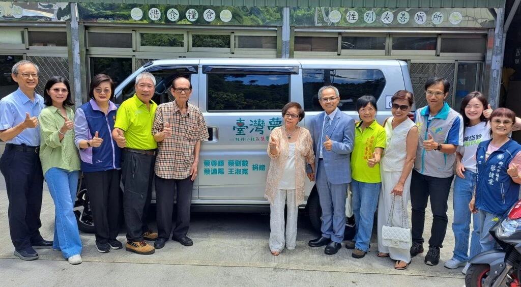 新莊蔡氏家族愛心再啟航　贈交通車助新莊牡丹心兒少圓「台灣夢」