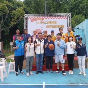 中和三對三籃球賽熱血開打 　六大組別老少同場飆球技