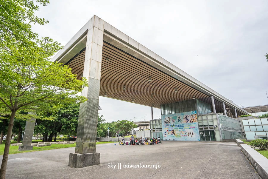 【玉泉公園游泳池】台北親子景點室內玩水滑水道雨天備案 【玉泉公園游泳池】台北親子景點室內玩水滑水道雨天備案
