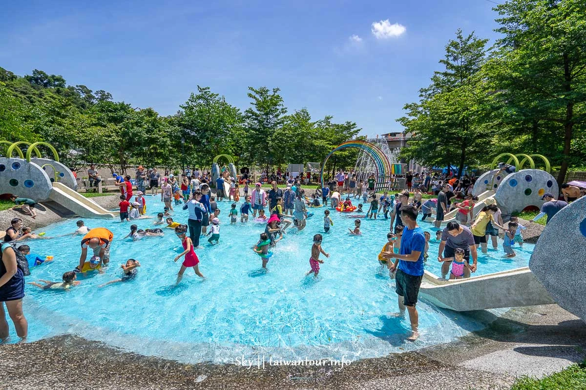 2026基隆免費玩水【暖暖親水公園2.0】升級！開放時間/噴水時段/交通停車攻略