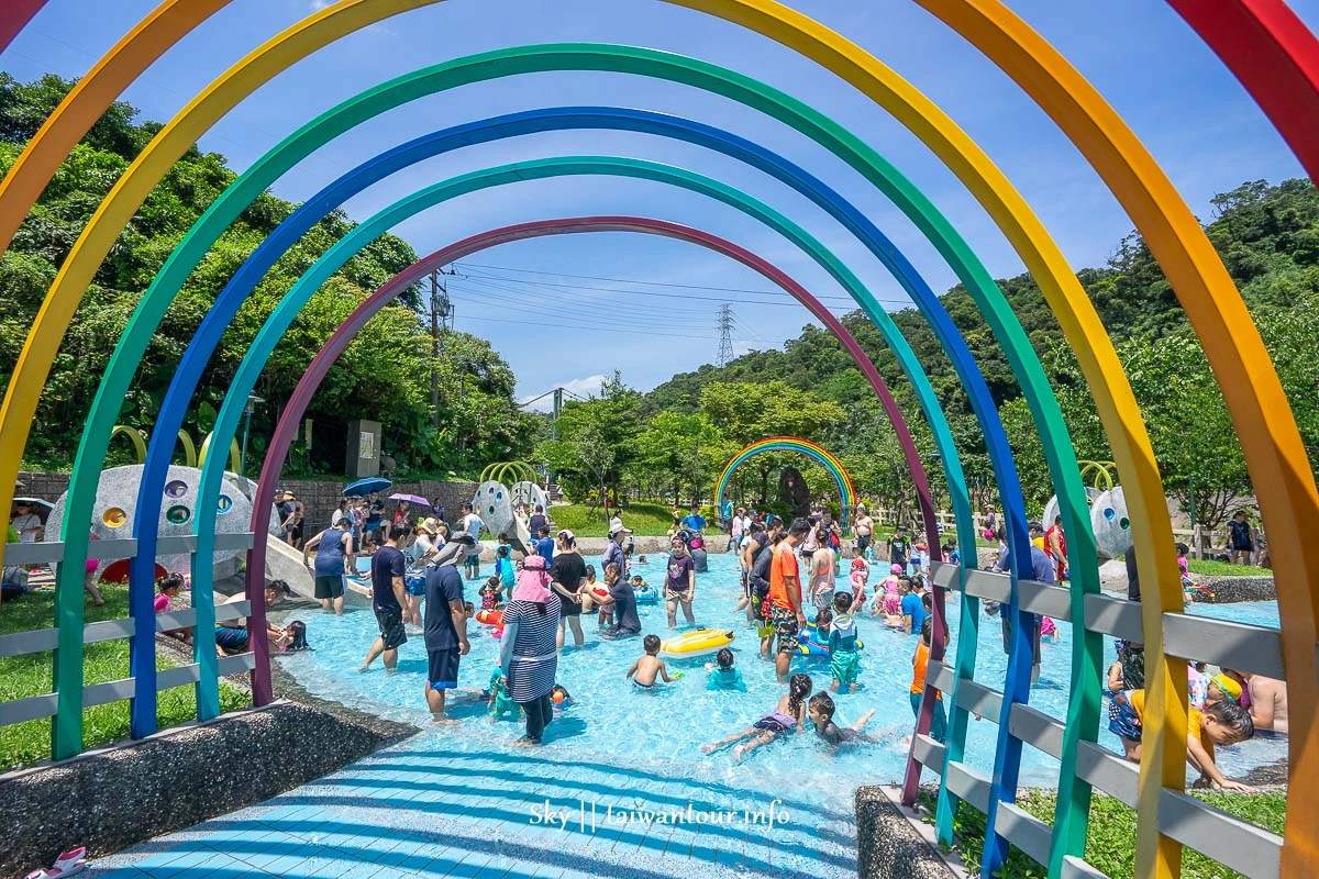 2026基隆免費玩水【暖暖親水公園2.0】升級！開放時間/噴水時段/交通停車攻略