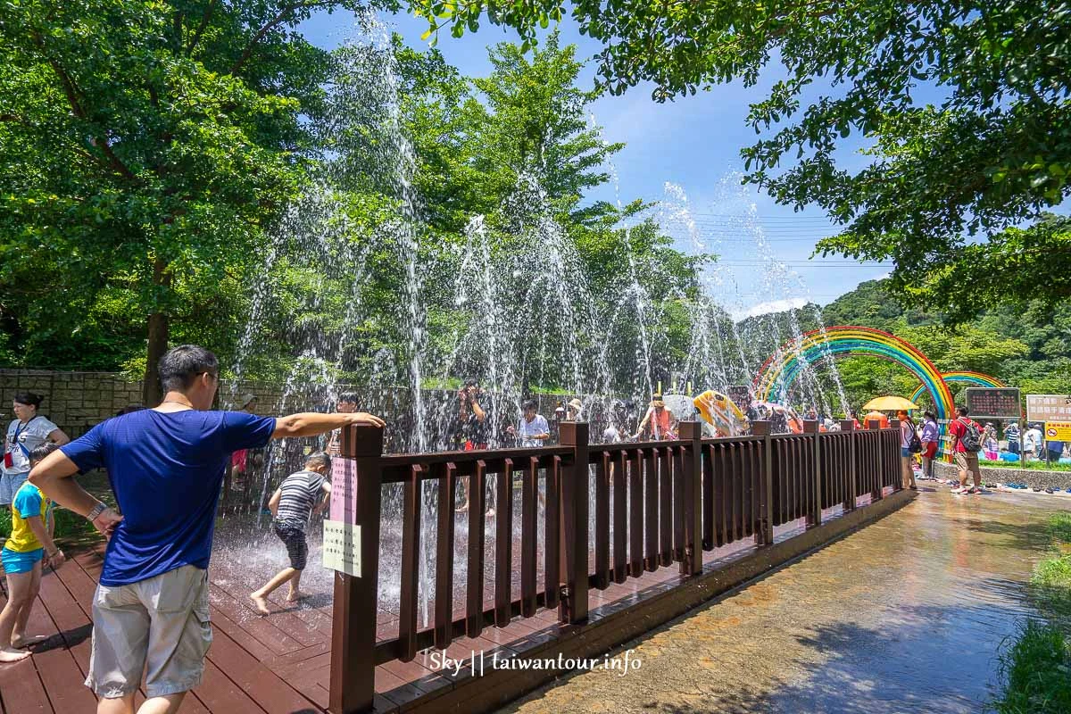 2026基隆免費玩水【暖暖親水公園2.0】升級！開放時間/噴水時段/交通停車攻略