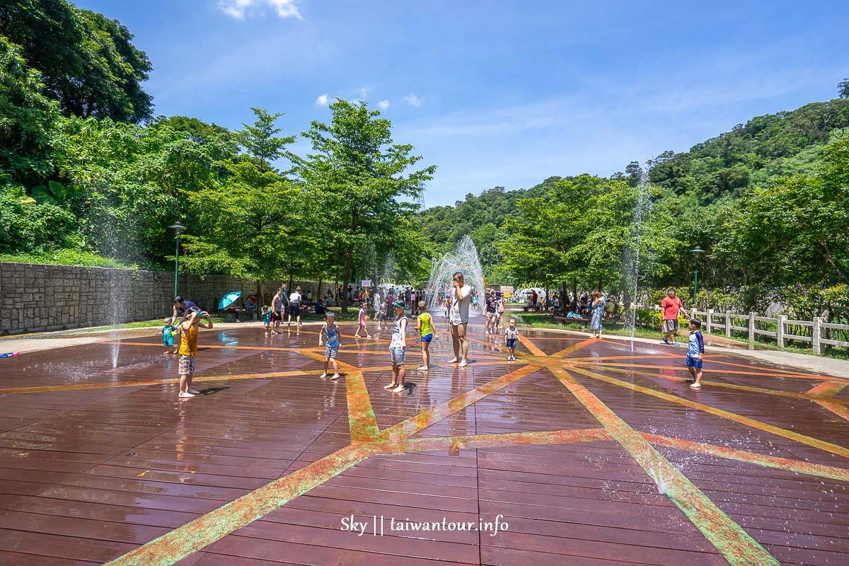 2026基隆免費玩水【暖暖親水公園2.0】升級！開放時間/噴水時段/交通停車攻略