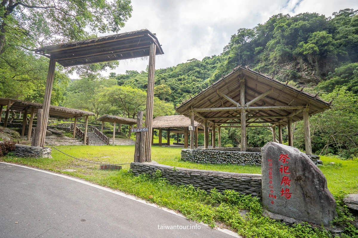 鹿鳴溪蝴蝶谷天然戲水池，夏天溪水約膝蓋深，非常適合親子戲水。