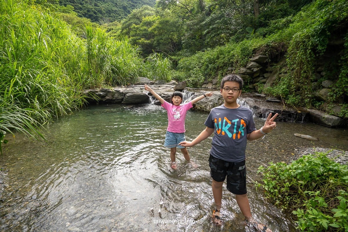 2026【台東蝴蝶谷】台東在地人私藏玩水秘境！下車30秒就到溪邊，免費戲水、親子避暑
