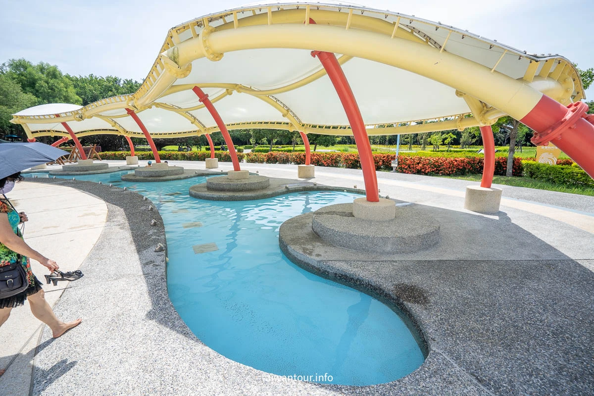 花蓮【知卡宣綠森林親水公園】暑假玩水全攻略：親子水上樂園、交通門票、免費入園懶人包
