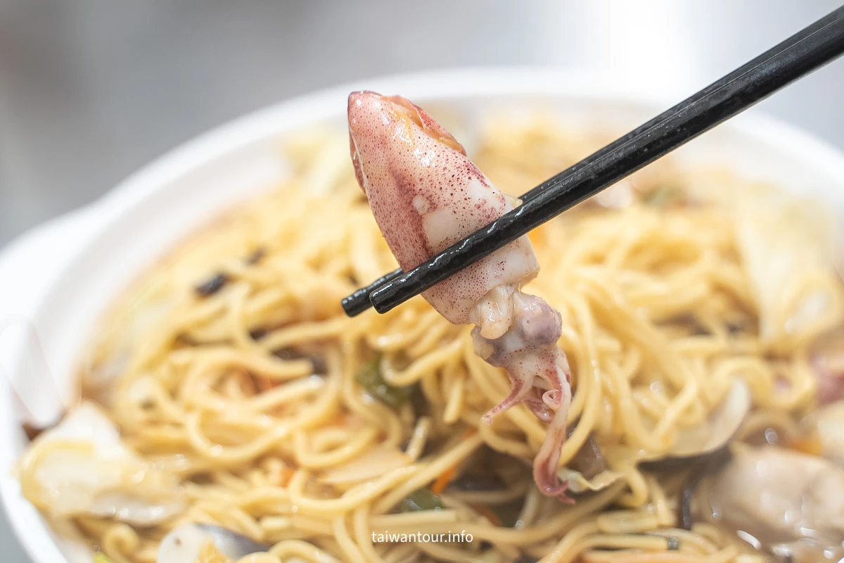 【柳媽媽海鮮粥麵館】金山老街美食必點海鮮粥、小卷炒麵全攻略! 【柳媽媽海鮮粥麵館】金山老街美食必點海鮮粥、小卷炒麵全攻略!