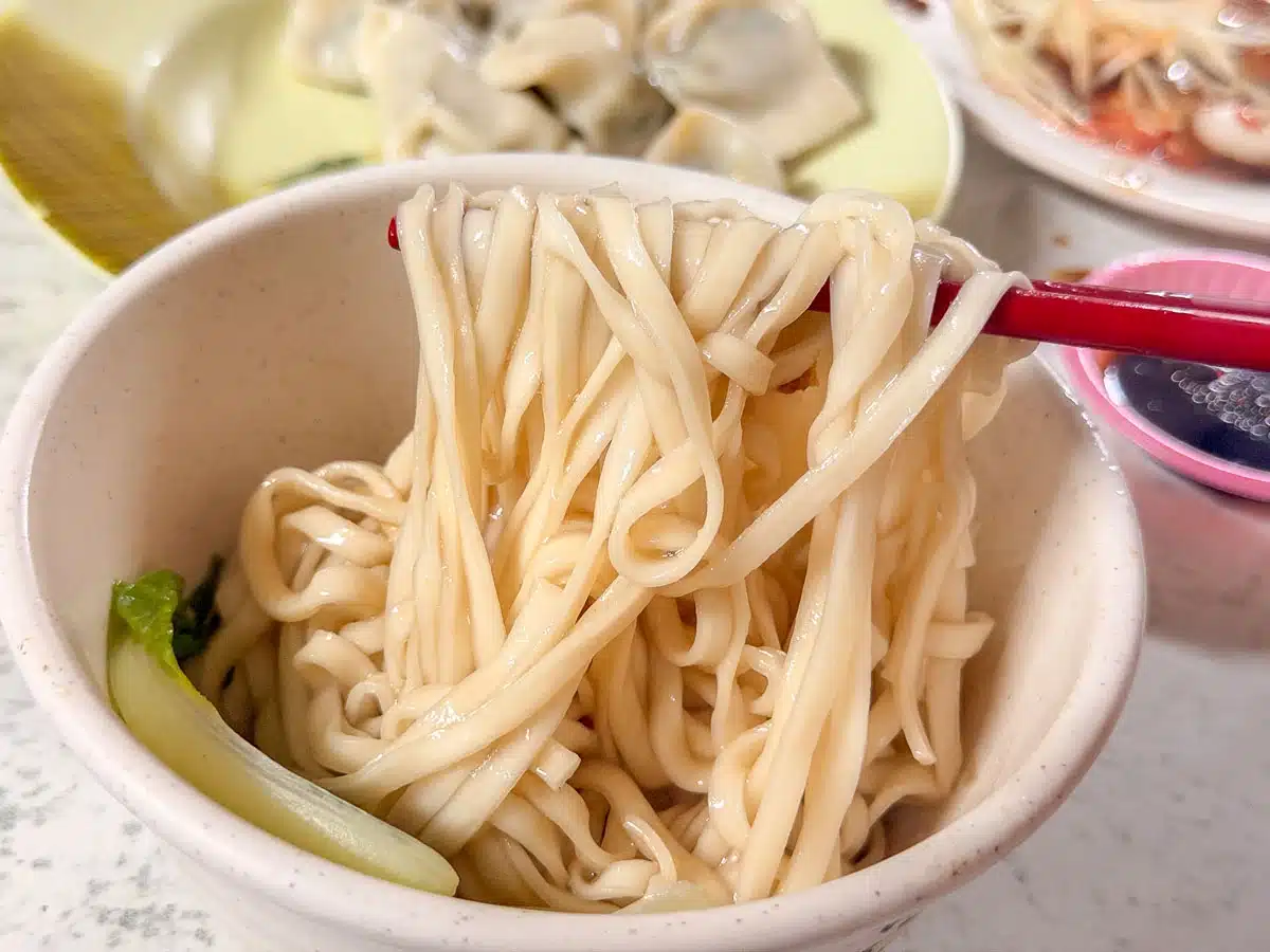 【三重憶味⽔餃館】溪尾街美食.深夜⽔餃老店