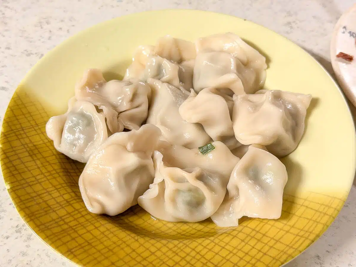 【三重憶味⽔餃館】溪尾街美食.深夜⽔餃老店