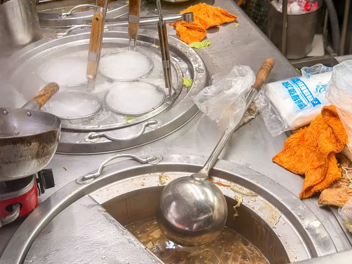 【三重憶味⽔餃館】溪尾街美食.深夜⽔餃老店