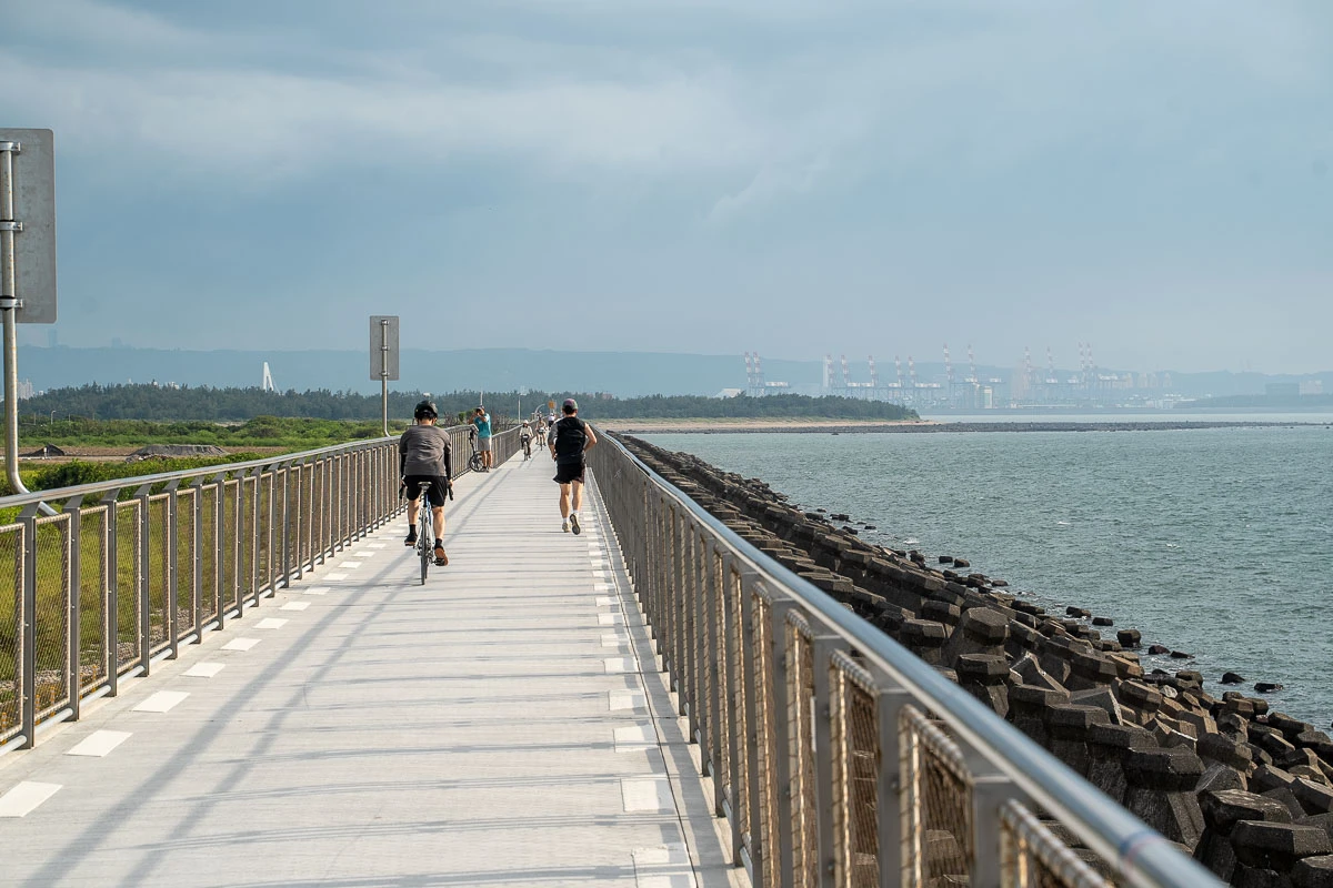 【觀海長堤自行車道】淡海新市鎮.追電影《想見你》同款夕陽 【觀海長堤自行車道】淡海新市鎮.追電影《想見你》同款夕陽