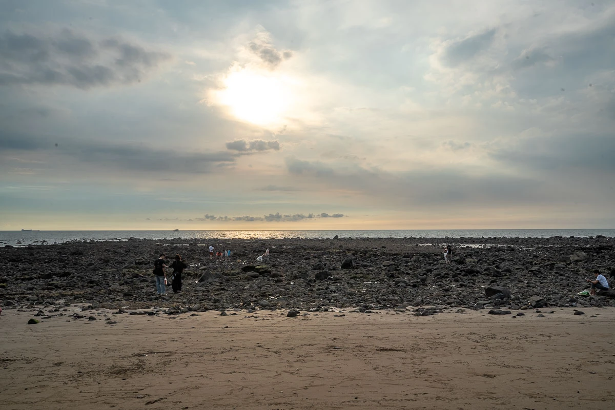 【沙崙海水浴場.滬尾石滬觀景平台】石滬.潮間帶生態.金黃夕陽交通攻略