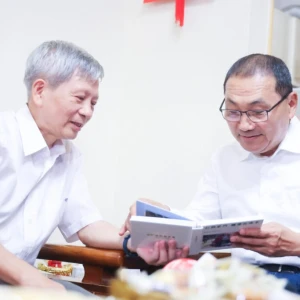24年照顧16名寄養童　侯友宜訪視新北模範父親代表陳應興　讚其大愛精神　