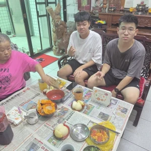 二信小太陽跟著里長陪伴獨居長者午餐話家常 傾聽需求打造更有溫度的服務