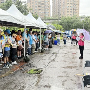 長樂親子銀髮健走活動午後陣雨順利舉行 「遇水德發」成為話題