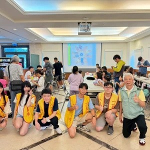 二信高中圖書館舉辦親子共學資源共享鞋作體驗活動