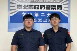 高溫除草中暑癱倒人行道  文山二警即時救援助脫險
