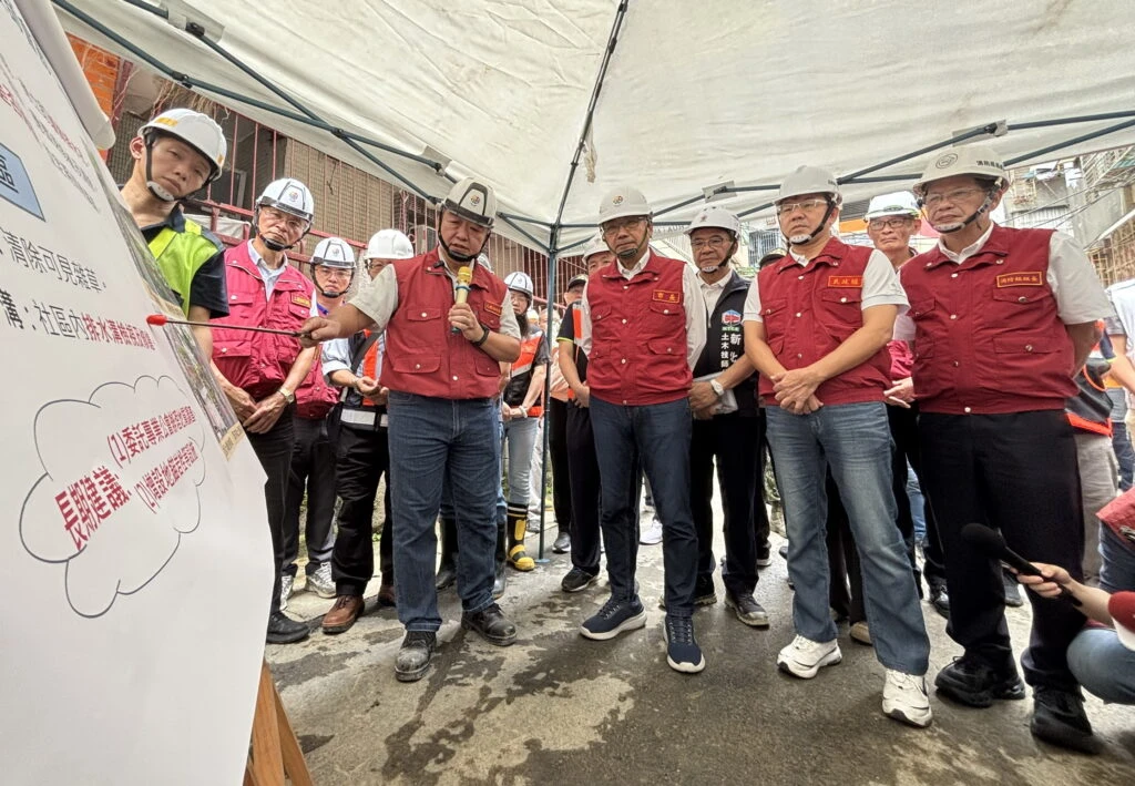 巴威颱風陸警發布 侯友宜視察新店社區邊坡搶災及烏來防颱整備 巴威颱風陸警發布 侯友宜視察新店社區邊坡搶災及烏來防颱整備