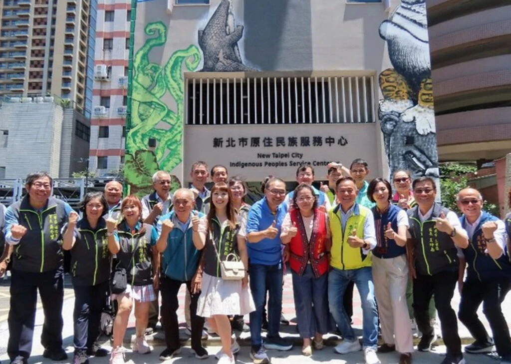 侯友宜視察新北原民服務中心改造工程　特色外牆彩繪Ｑ版雲豹山林好朋友搶先亮相